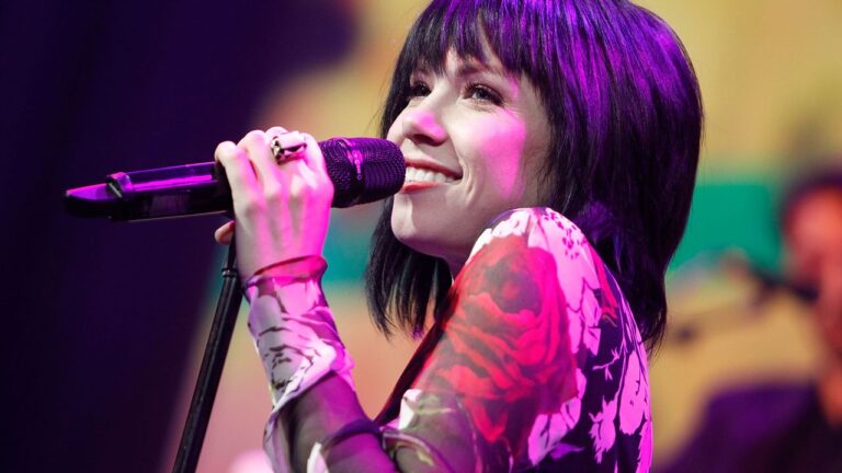 Carly Rae Jepsen Announces E•mo•tion Anniversary Concert