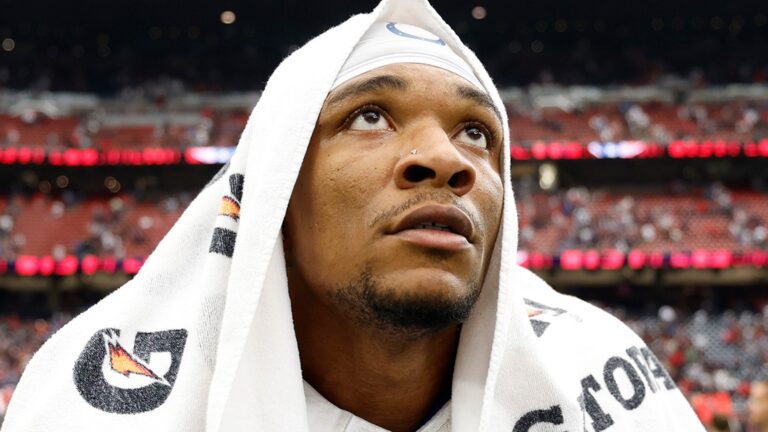 Colts QB Anthony Richardson Removed From Game After Finger Mangled