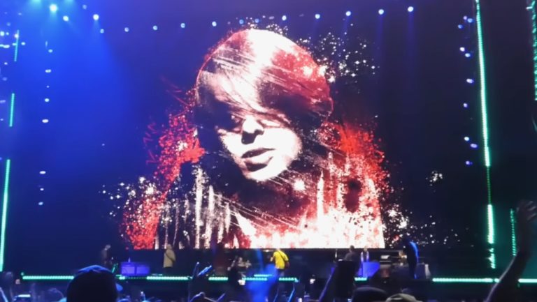 Oasis Pay Tribute to “Mani” with “Live Forever” and “Rock ‘N’ Roll Star” in Brasil