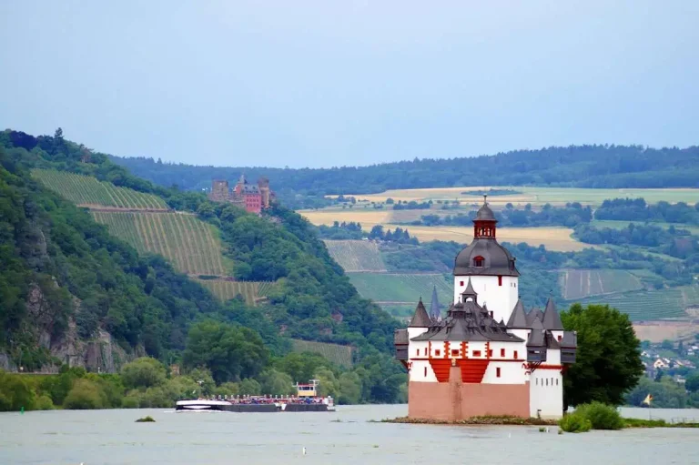 Sustainable Travel Guide to Rheinland-Pfalz: A Feel-Good Itinerary Through Wine, Rivers and Wilderness