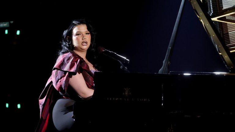 Watch Lola Young Perform “Messy” at the 2026 Grammys