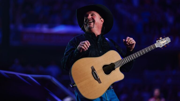 Setlist for Garth Brooks’ “Blame It All On My Roots” Arena Tour Launch