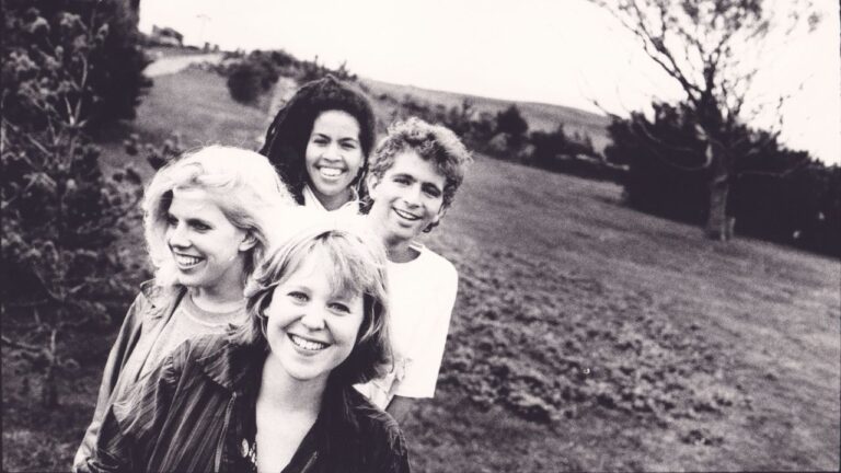 Throwing Muses Reissue Self-Titled Debut Album for 40th Anniversary